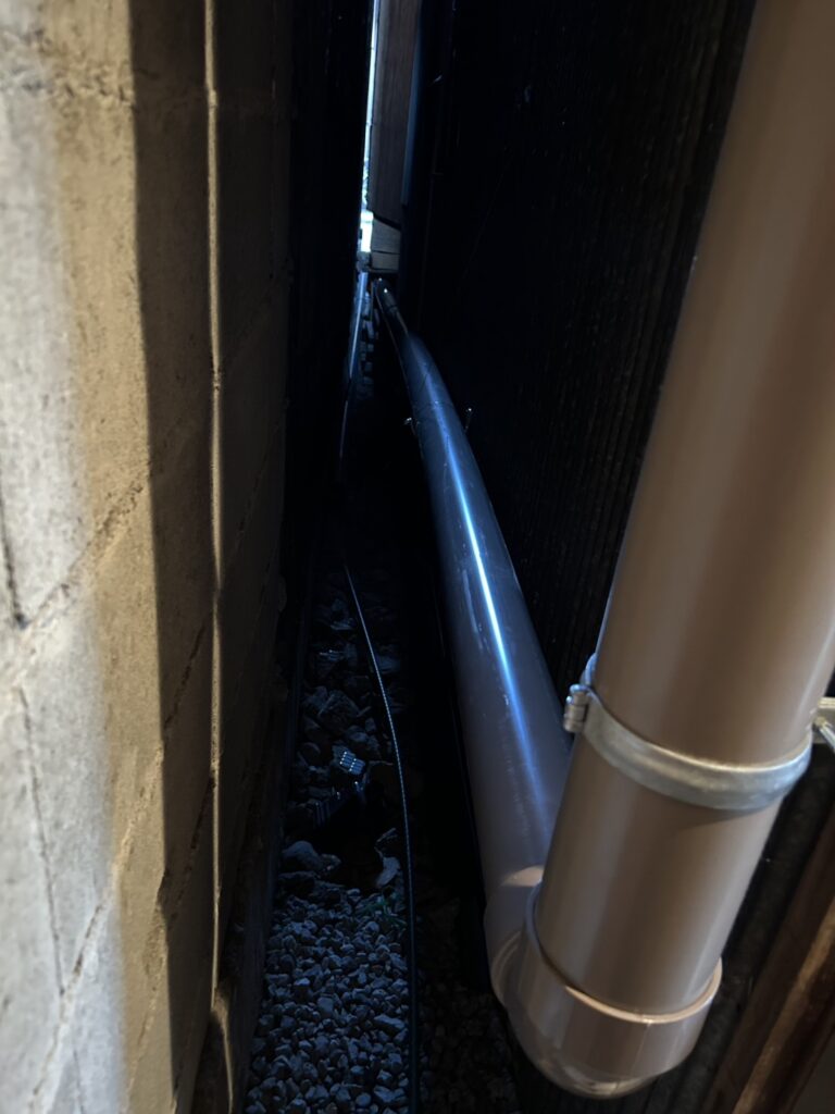 その後お客様に確認したところ、大雨でも樋に雨水が入るようになった。と満足していただきました。