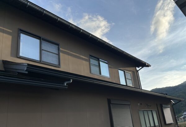 【高山市　雨樋破損】修理と手直しのハイブリット修理　（費用：約30万円）